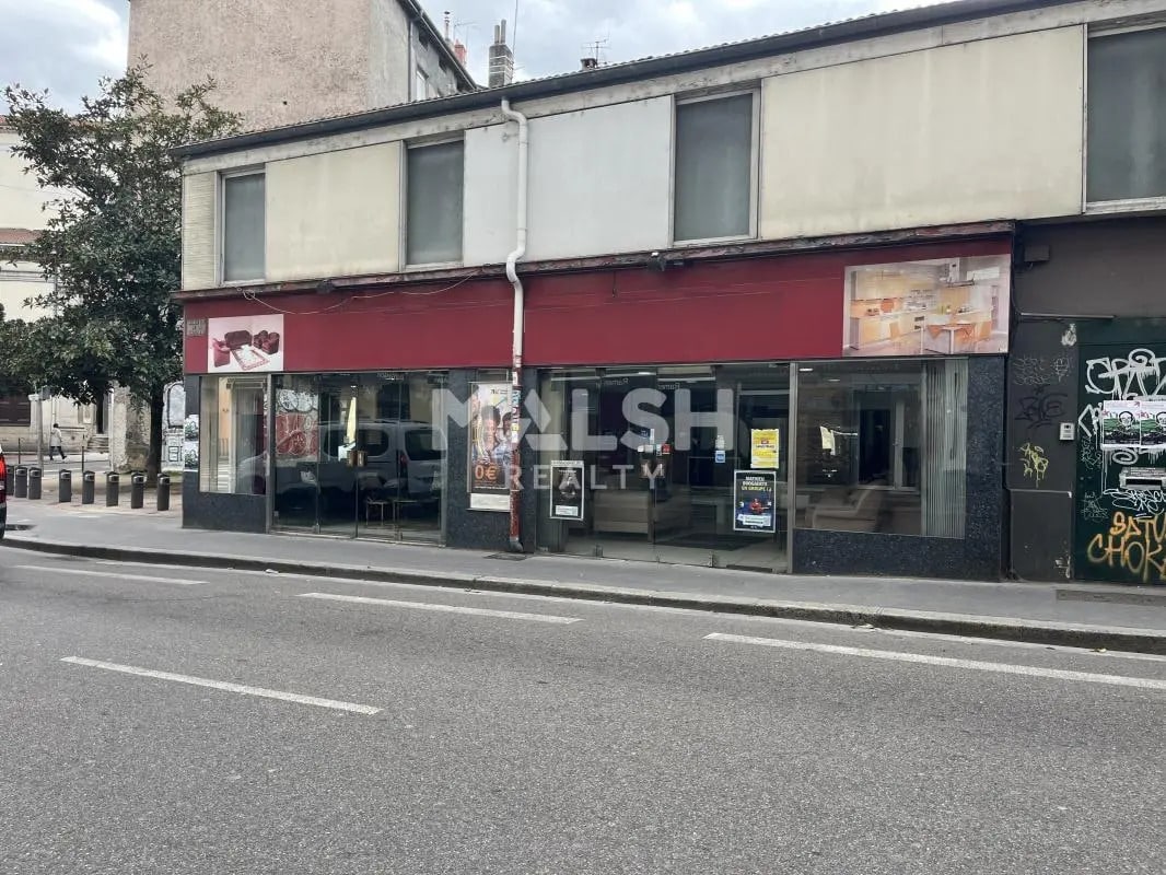 Retail in Lyon for lease Building Photo- Image 1 of 4