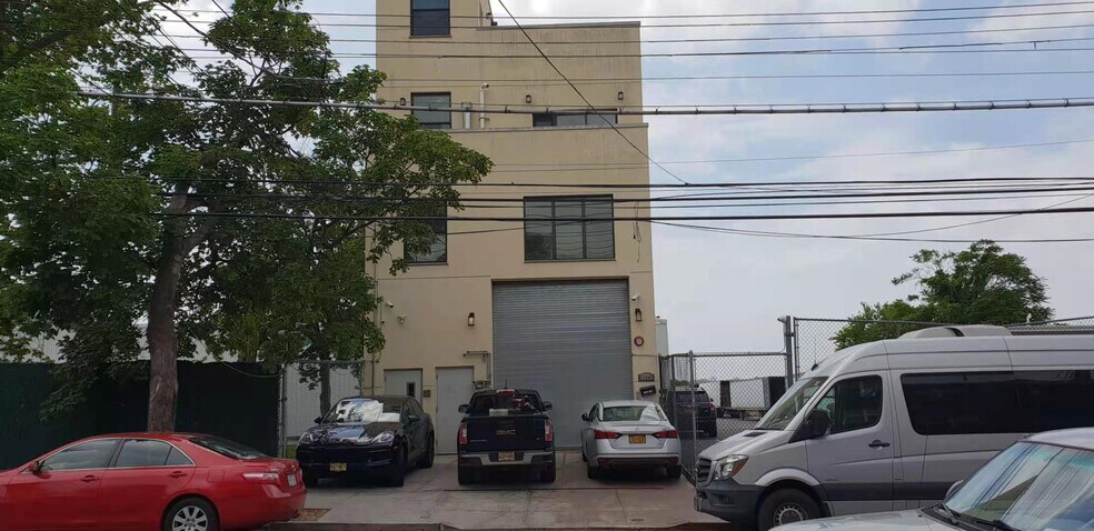 11042 15th Ave, College Point, NY for sale - Building Photo - Image 1 of 1