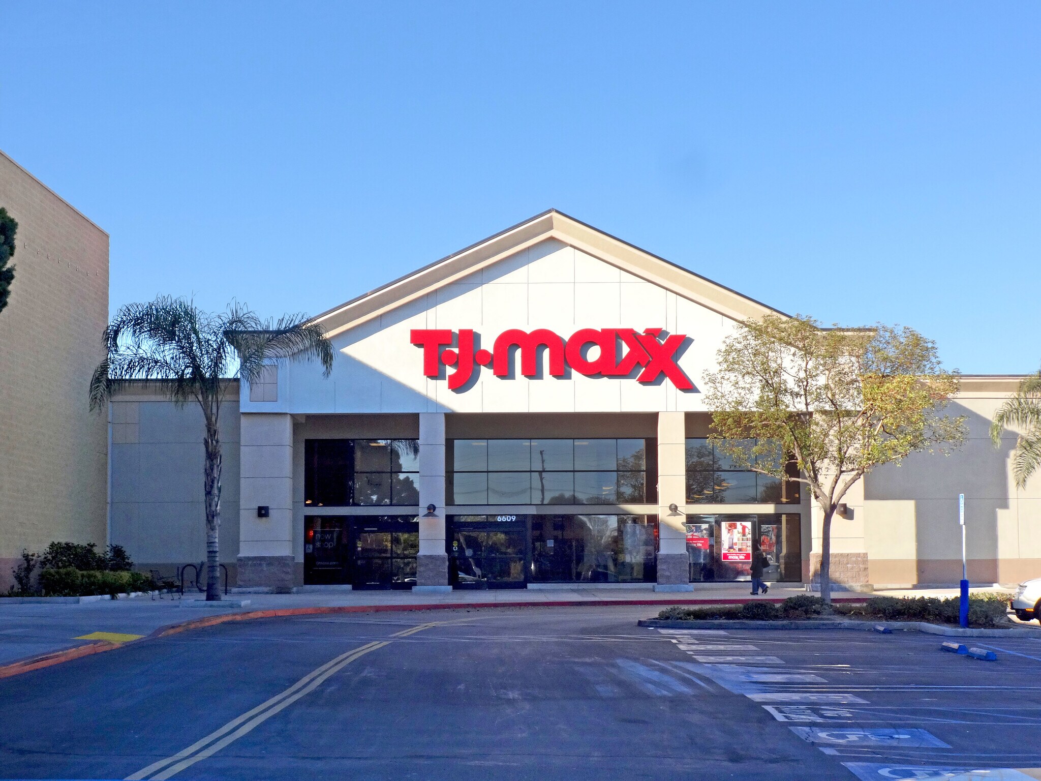 6633 Fallbrook Ave, West Hills, CA 91307 Fallbrook Shopping Center