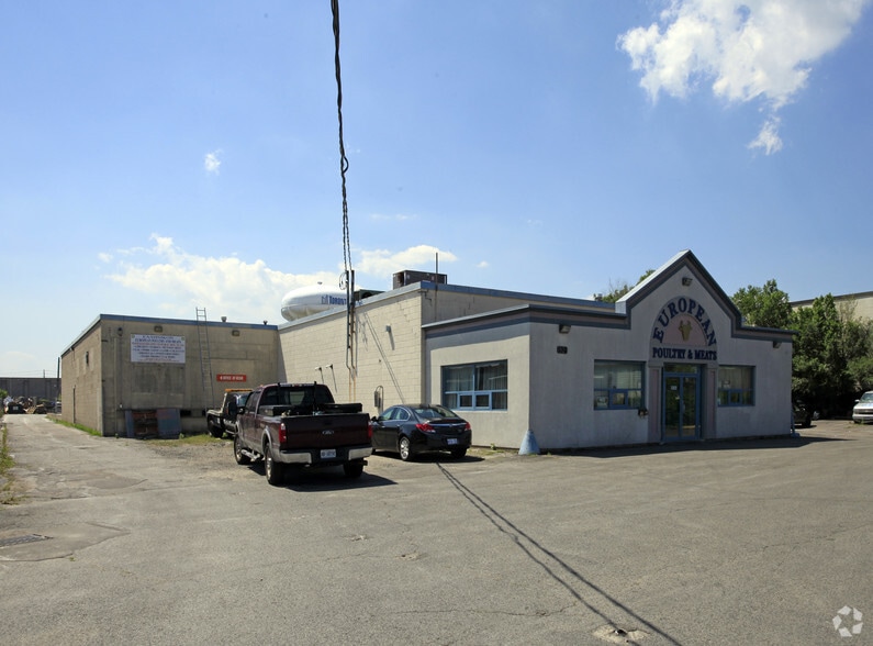 130 Manville Rd, Toronto, ON for sale - Primary Photo - Image 1 of 4