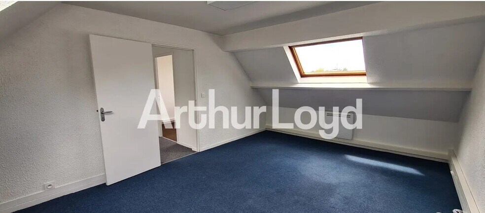 Office in Caen for lease - Interior Photo - Image 2 of 3