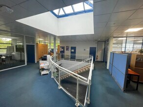 Flex in Vigny for sale Building Photo- Image 1 of 8