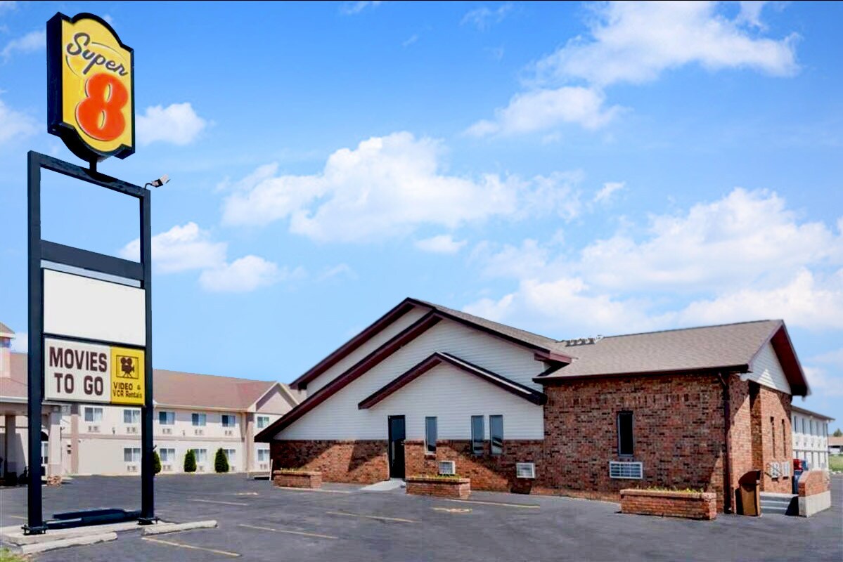 1904 N Merrill Ave, Glendive, MT for sale Building Photo- Image 1 of 1