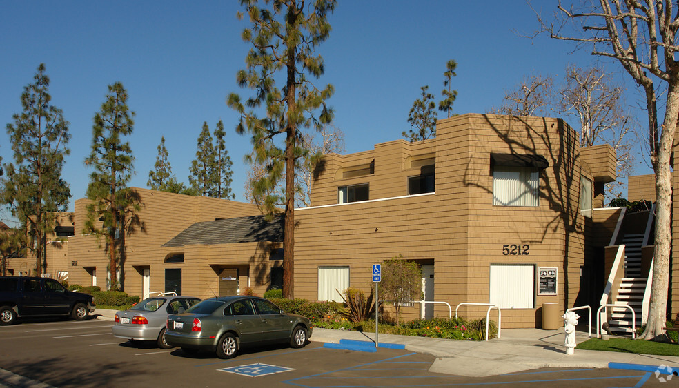 5212 Katella Ave, Los Alamitos, CA for lease - Building Photo - Image 2 of 3