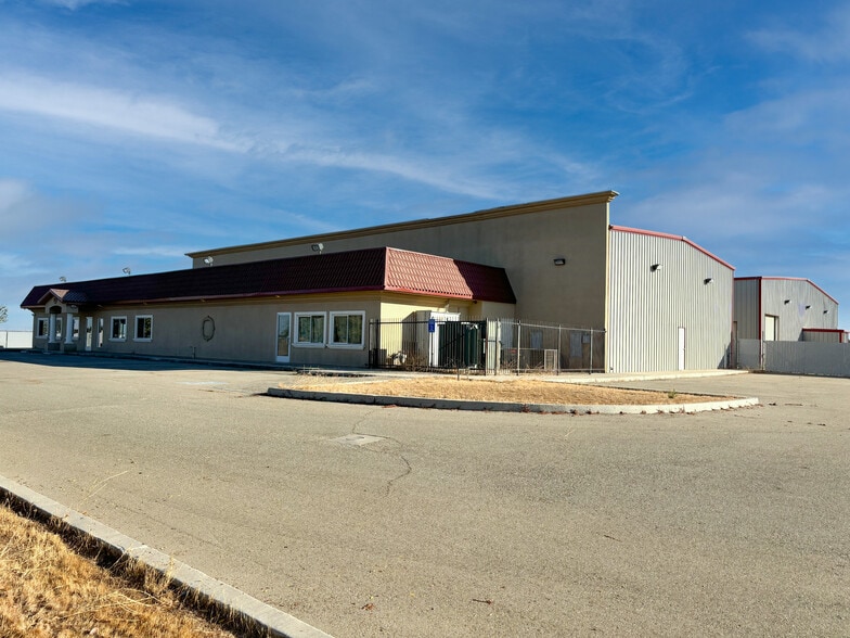 1351 E Ash Ave, Shafter, CA for sale - Primary Photo - Image 1 of 6