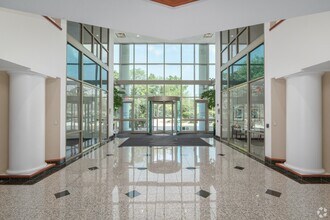 401 Plymouth Rd, Plymouth Meeting, PA for lease Interior Photo- Image 2 of 12