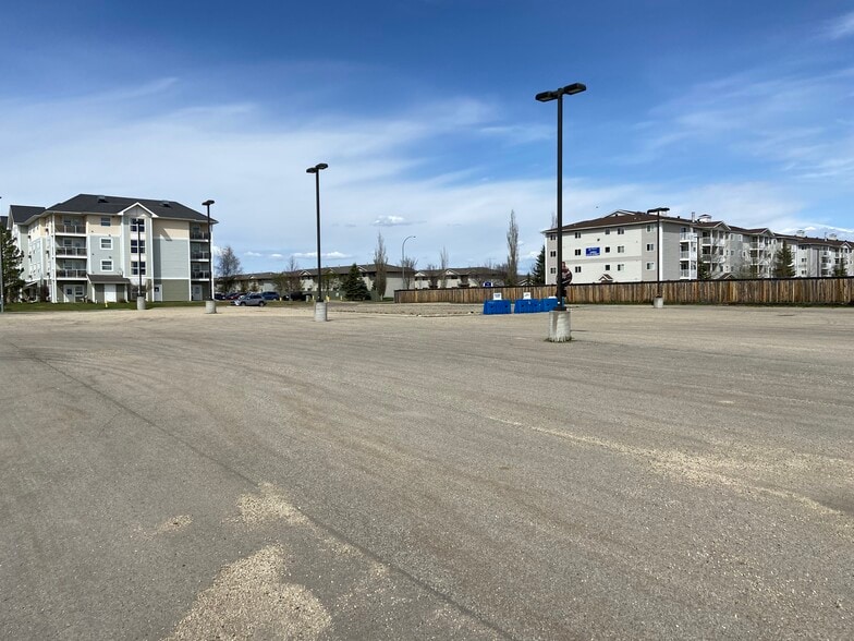 11102 104 Av, Grande Prairie, AB for sale - Building Photo - Image 1 of 3