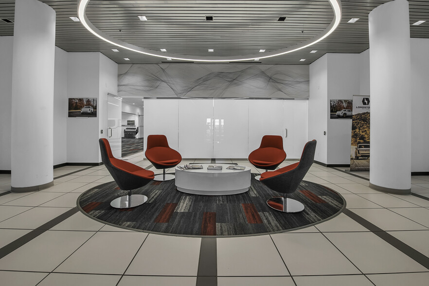 38555 Hills Tech Dr, Farmington Hills, MI for lease - Interior Photo - Image 3 of 9