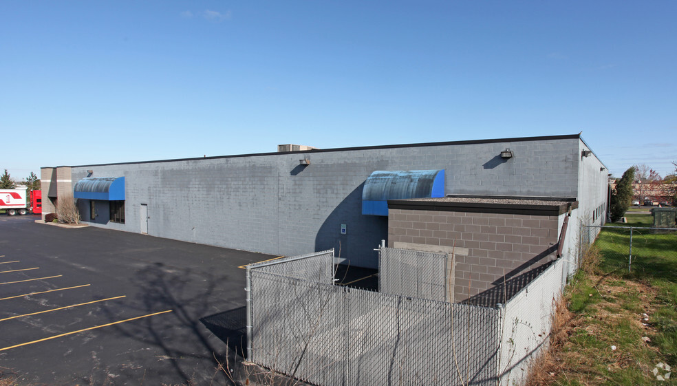 530 Summit Point Dr, Henrietta, NY for lease - Building Photo - Image 3 of 11