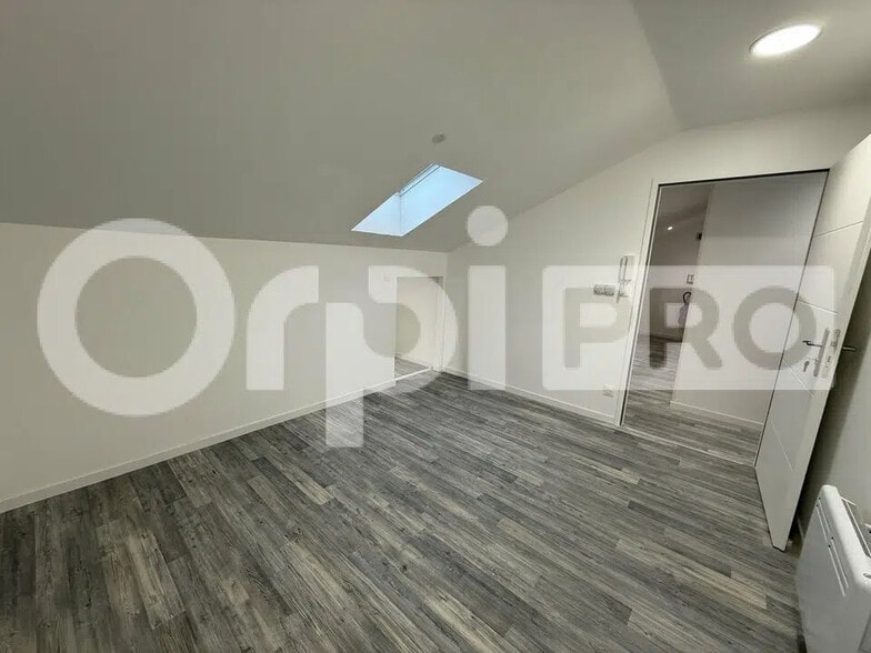 Office in Le Havre for lease - Building Photo - Image 2 of 10