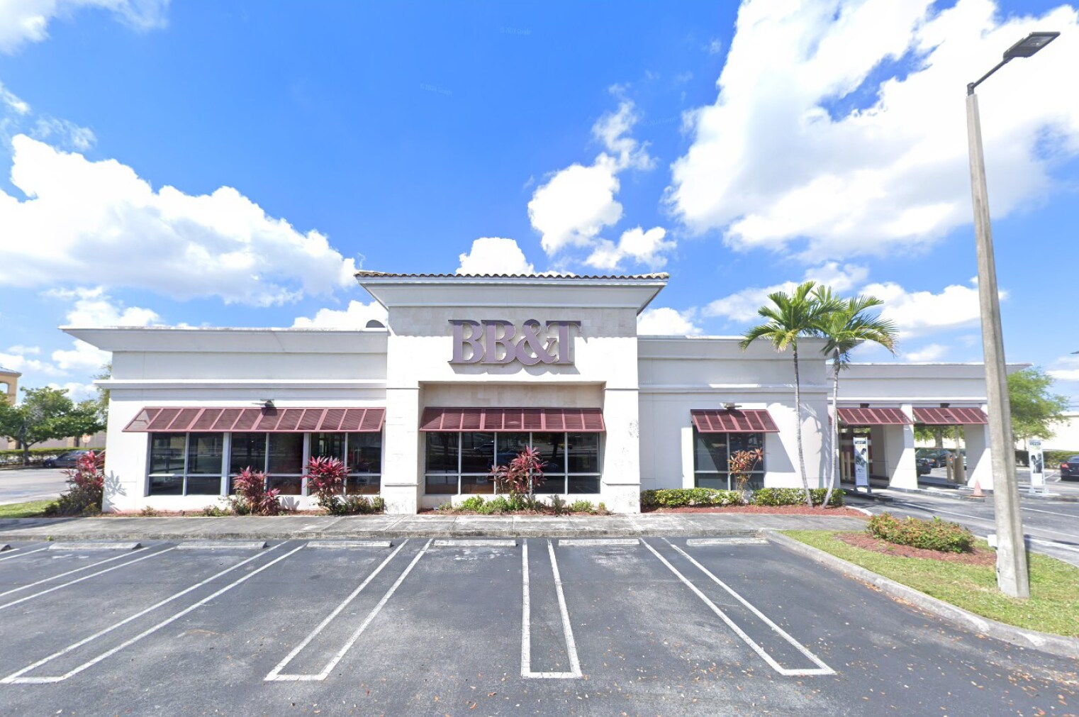 17930 NW 57th Ave, Hialeah, FL for lease Building Photo- Image 1 of 13