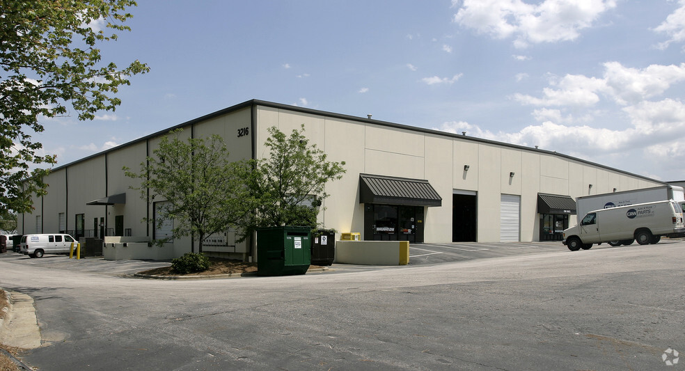 3216 Spottswood St, Raleigh, NC for lease - Building Photo - Image 2 of 6