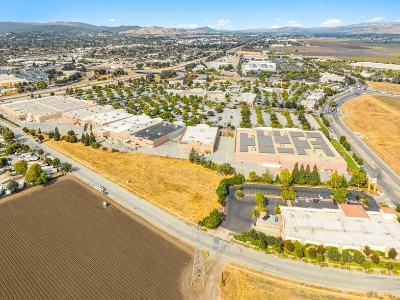 6725 Camino Arroyo, Gilroy, CA for sale - Building Photo - Image 3 of 6