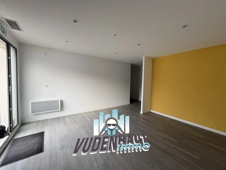 Office in Fonbeauzard for lease - Interior Photo - Image 1 of 9