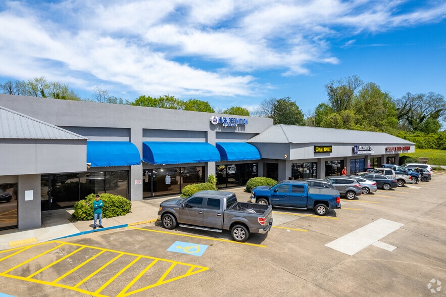 675 E E Butler Pky, Gainesville, GA for lease - Building Photo - Image 2 of 8