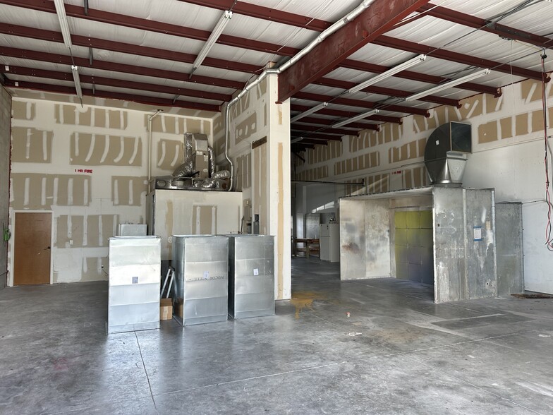 3560 Work Dr, Fort Myers, FL for lease - Building Photo - Image 3 of 13