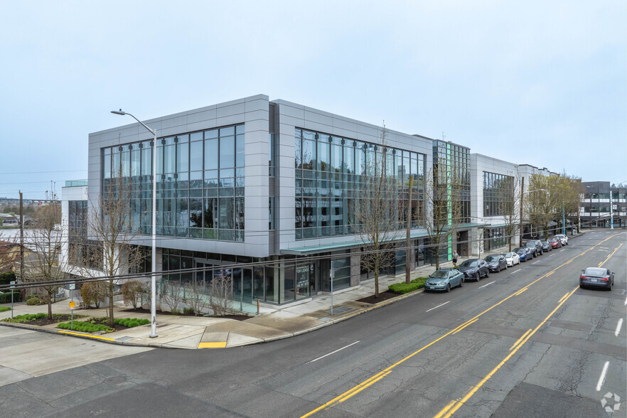 2701 Eastlake Ave E, Seattle, WA for lease - Primary Photo - Image 1 of 5