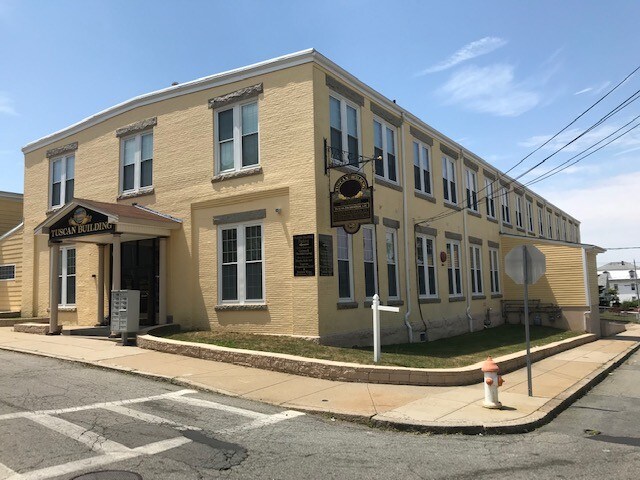 Entrance On King St, Fall River, MA for sale Building Photo- Image 1 of 1