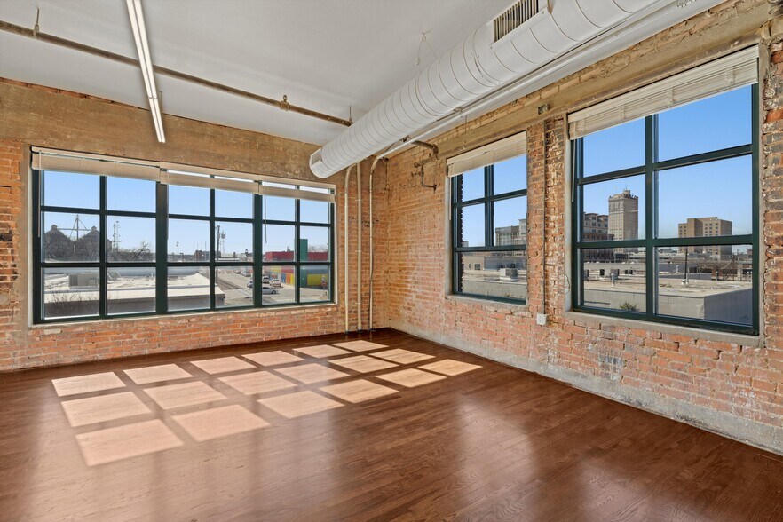 401 S 3rd St, Waco, TX for lease - Building Photo - Image 2 of 5