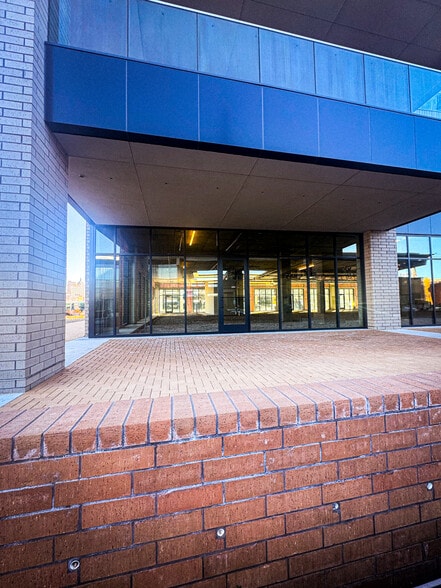 424 NW 10th St, Oklahoma City, OK for lease - Building Photo - Image 3 of 8