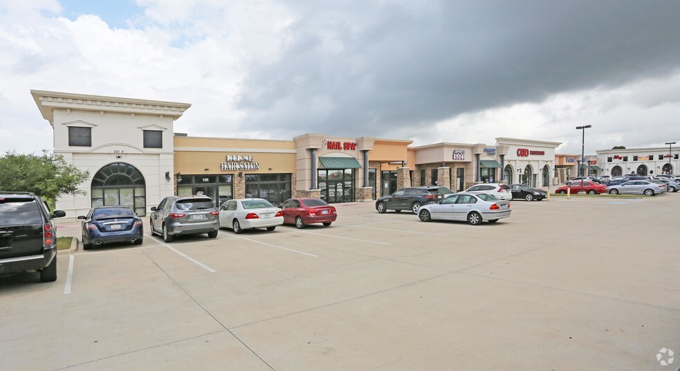 921 W Belt Line Rd, DeSoto, TX for lease - Primary Photo - Image 1 of 23