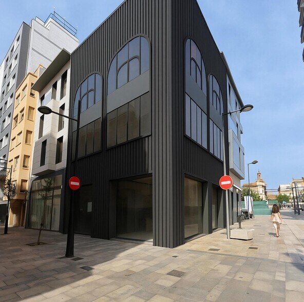 Retail in Gandia for sale - Building Photo - Image 3 of 34