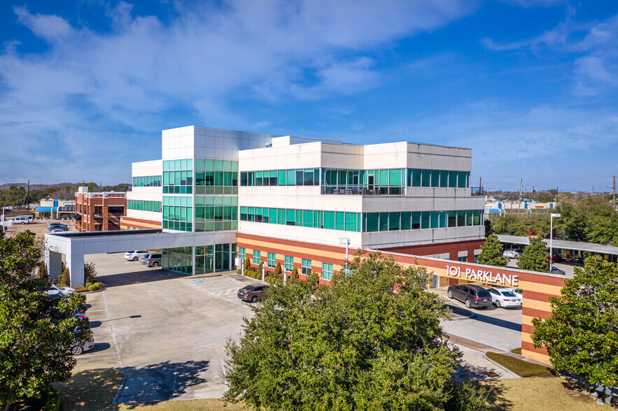 101 Parklane Blvd, Sugar Land, TX for lease - Building Photo - Image 1 of 9