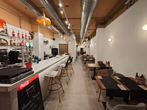 Retail in Barcelona, Barcelona for lease Interior Photo- Image 2 of 10
