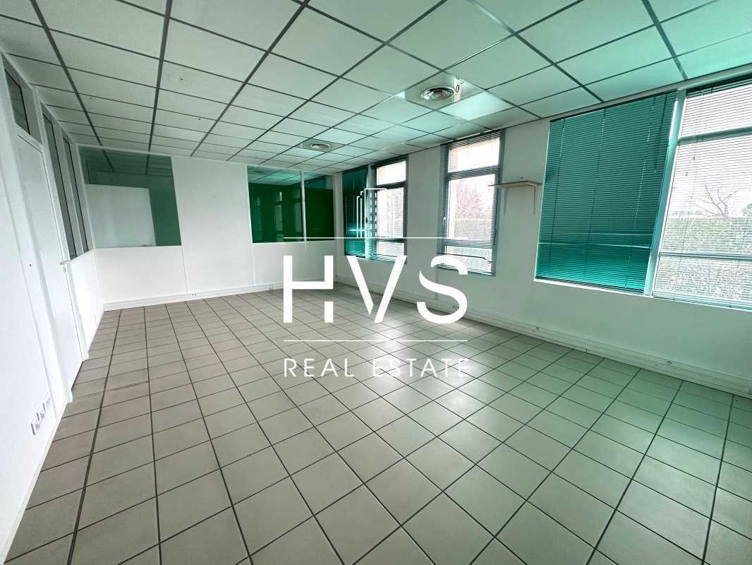 1090 Rue René Descartes, Aix-en-Provence for lease Interior Photo- Image 1 of 5