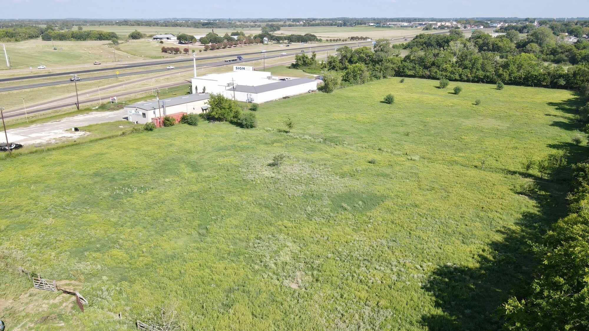 7818 Highway 6 Loop, Navasota, TX for sale Primary Photo- Image 1 of 1