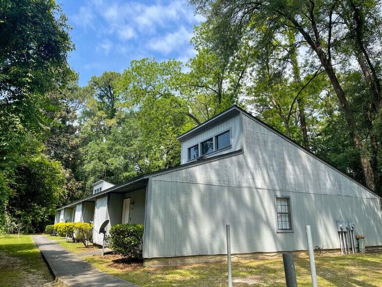 1602 Iola Dr, Valdosta, GA 31602