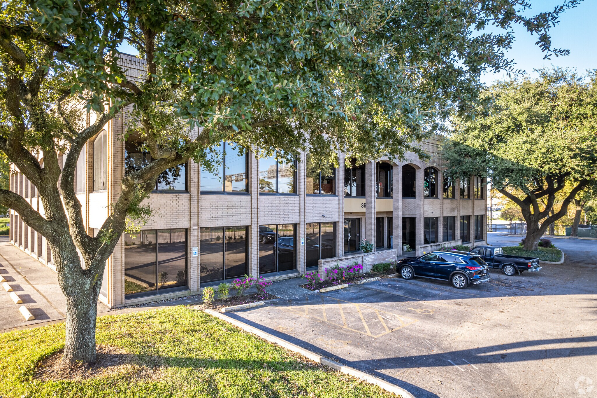 3605 Katy Fwy, Houston, TX for sale Primary Photo- Image 1 of 1