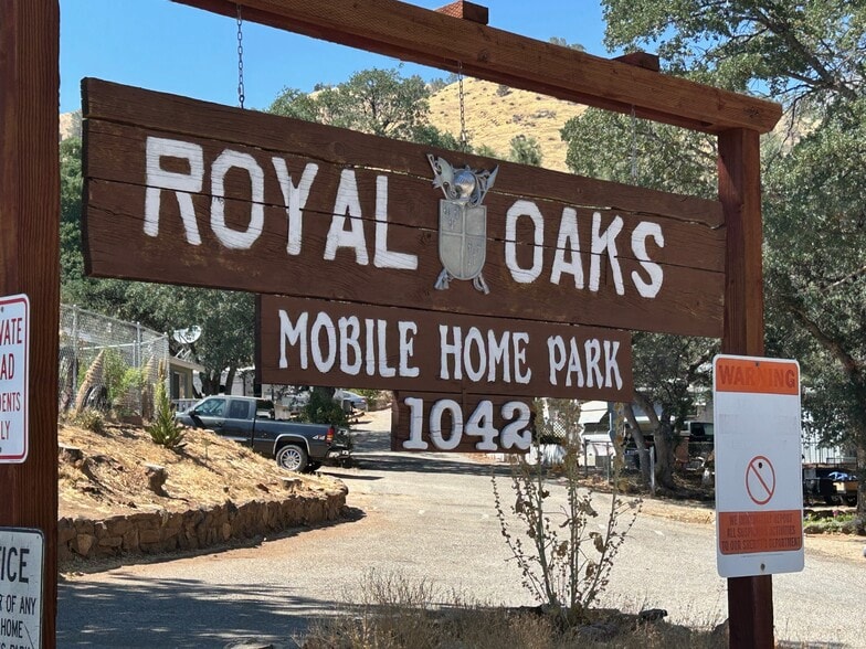 1042 Evans Rd, Wofford Heights, CA for sale - Primary Photo - Image 1 of 13
