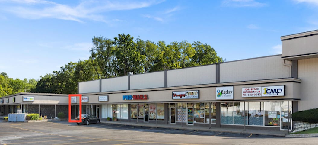 4408 N Knoxville Ave, Peoria, IL for lease Interior Photo- Image 1 of 10