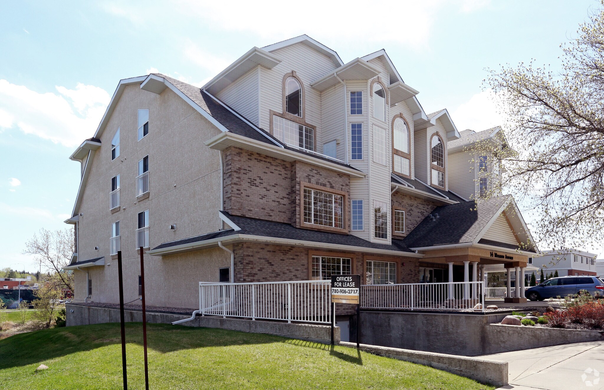 14 Mission Ave, St. Albert, AB T8N 1H4 Office for Lease