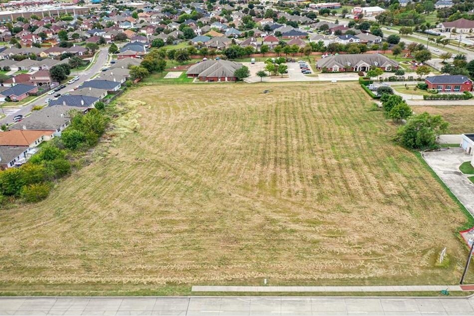 200 Turner Warnell Rd, Arlington, TX 76002