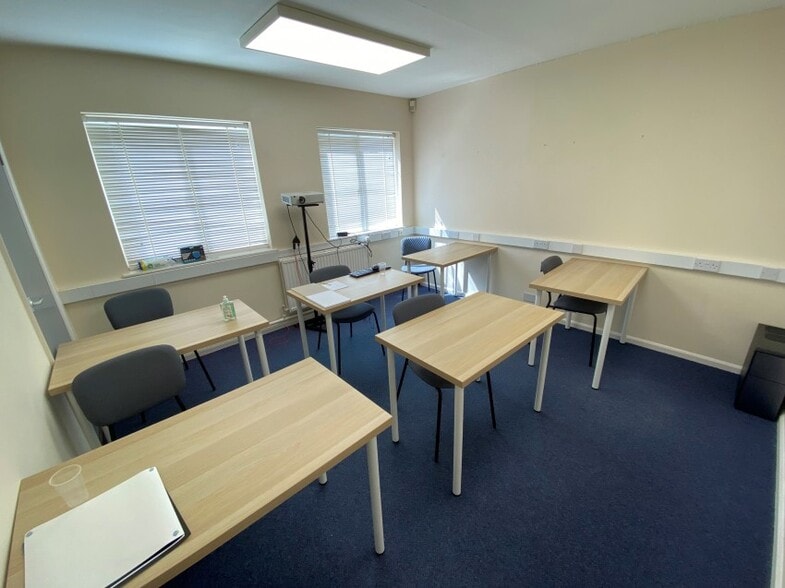 Low Moor Ln, Scotton for lease - Interior Photo - Image 2 of 4