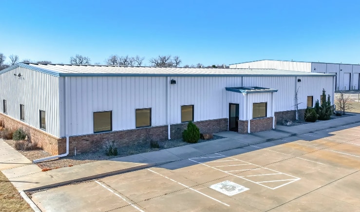 2003 S Merritt Rd, Elk City, OK for lease - Primary Photo - Image 1 of 17