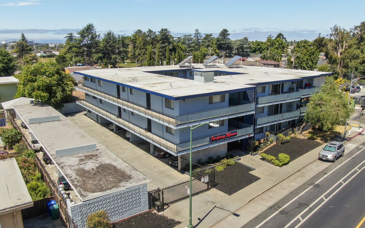 7911 Bancroft Ave, Oakland, CA 94605 Parkway Manor Apartments 7 CAP