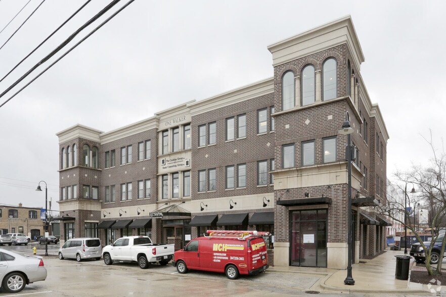 1 Walker Ave, Clarendon Hills, IL 60514