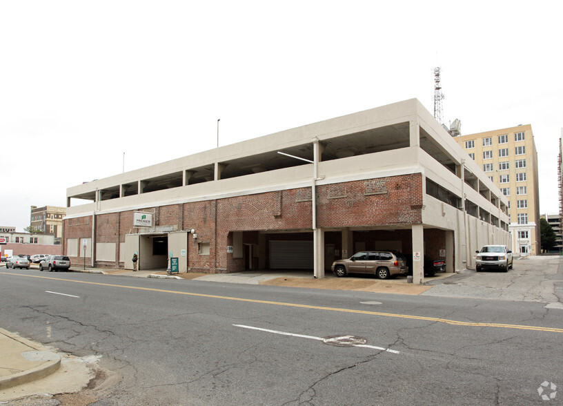 199 Jefferson Ave, Memphis, TN for sale - Primary Photo - Image 1 of 16