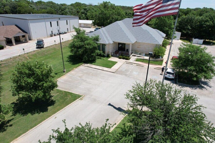 324 Northwest, Azle, TX 76020