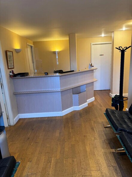 68 Rue Du Palais Gallien, Bordeaux for sale - Lobby - Image 3 of 6