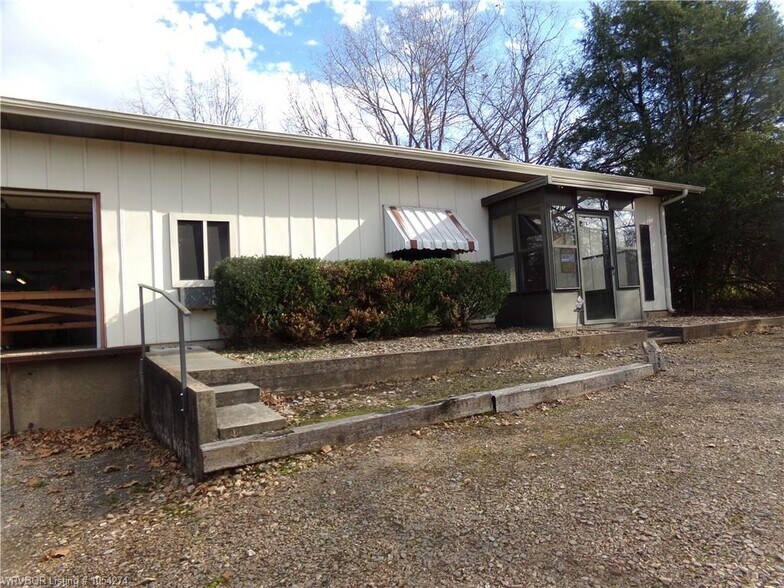3907 S Pocola Blvd, Pocola, OK 74902