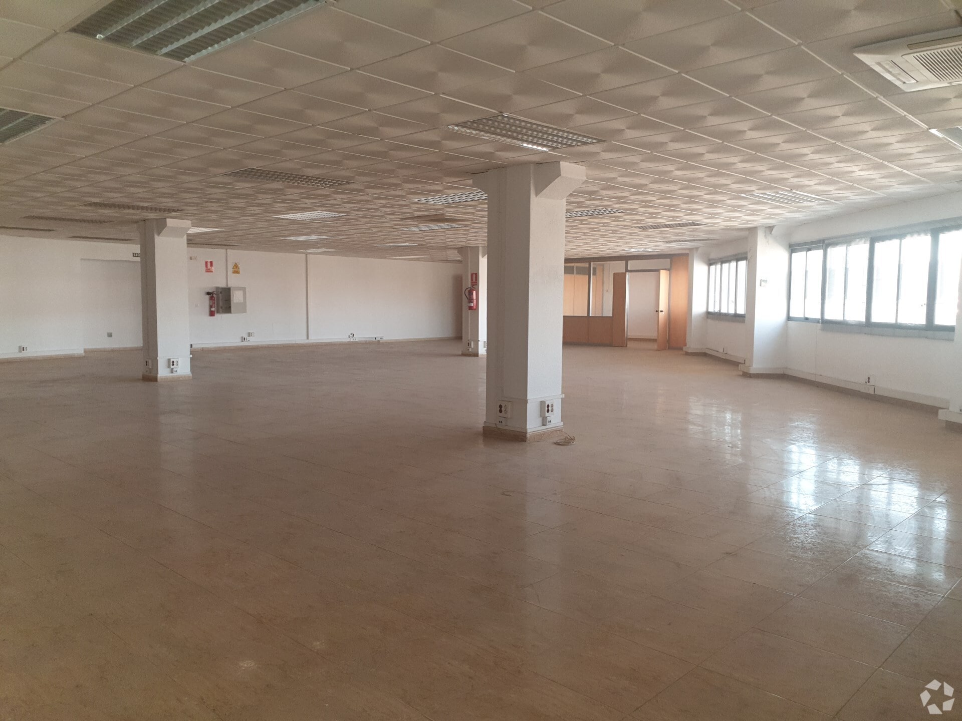 Office in Pinto, Madrid for lease Interior Photo- Image 1 of 4