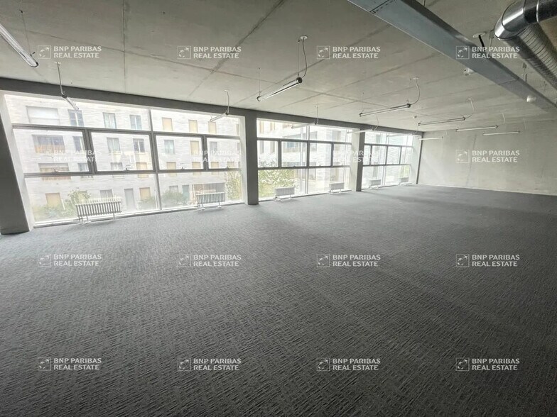 Retail in Nantes for lease - Interior Photo - Image 3 of 19