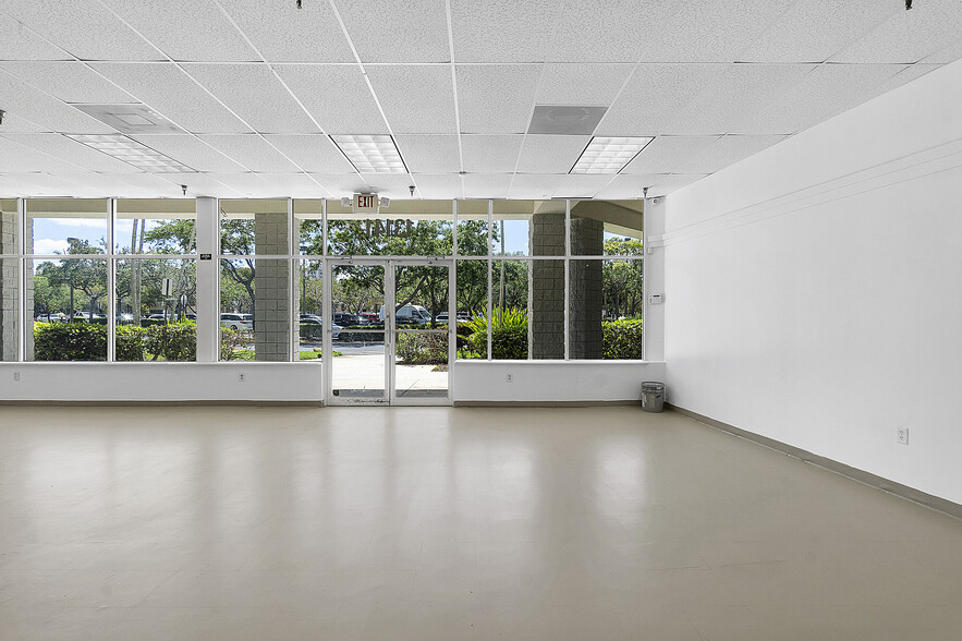 12901-13191 W Sunrise Blvd, Sunrise, FL for lease - Interior Photo - Image 2 of 17