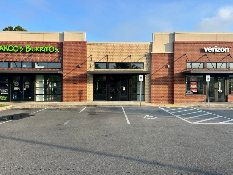 1120 W State of Franklin Rd, Johnson City, TN for lease - Building Photo - Image 1 of 3