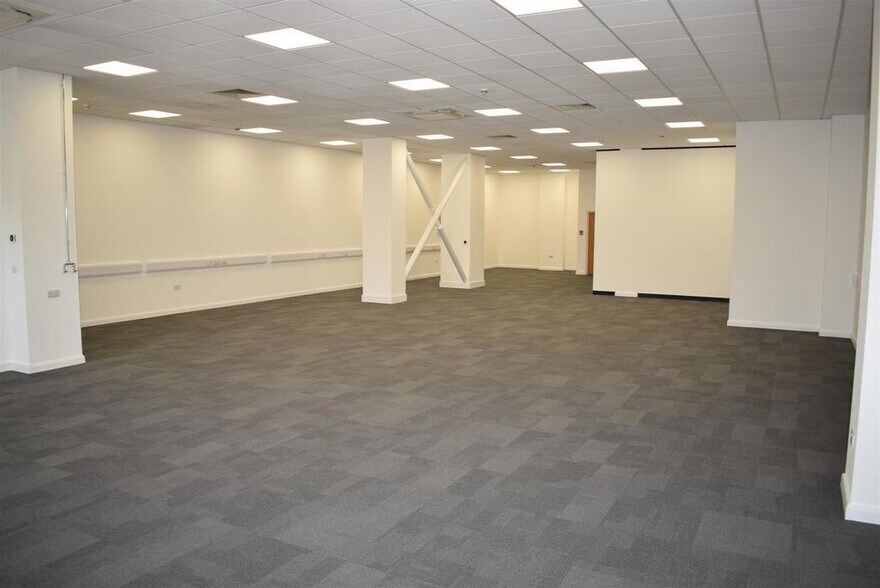 214-215 Langston Rd, Loughton for sale - Interior Photo - Image 1 of 1