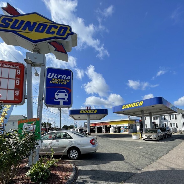 1514 Newport Ave, Pawtucket, RI 02861